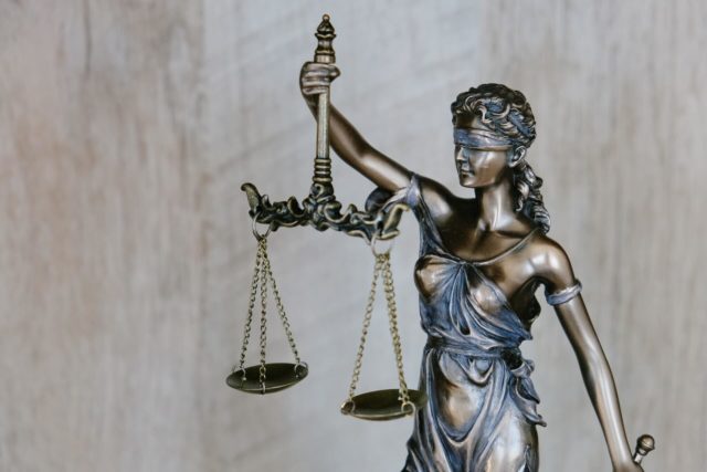 Tout comprendre sur l’État de droit : définition et caractéristiques